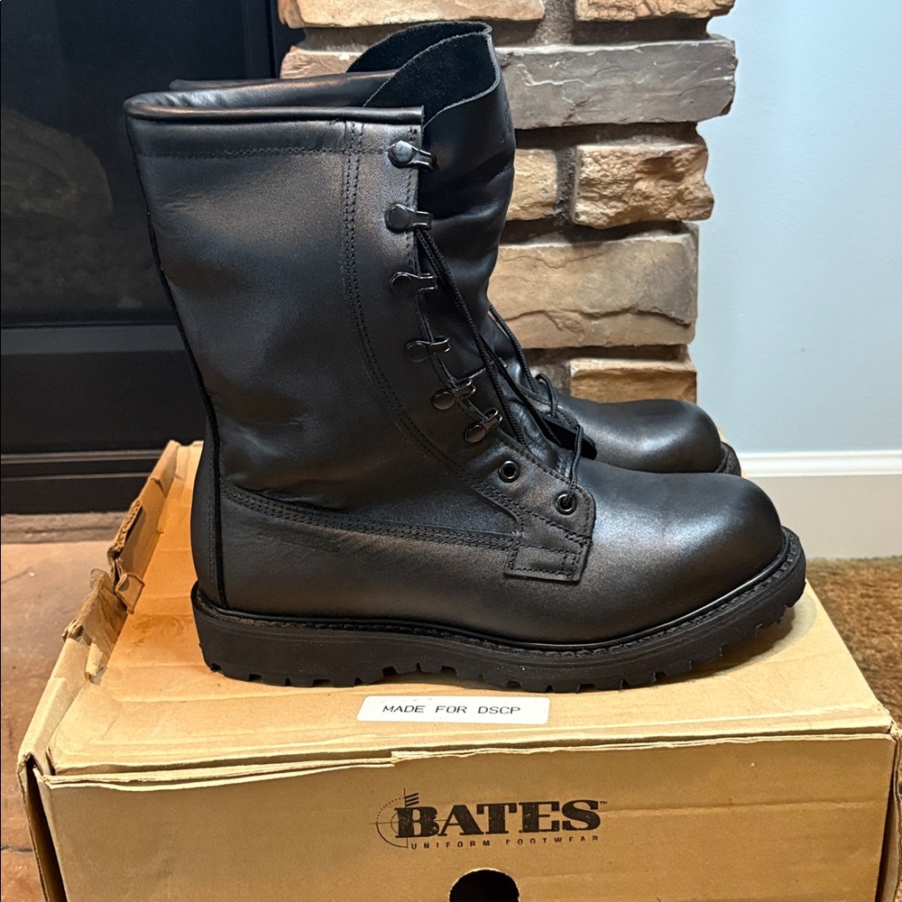 Bates Men’s Size 8 Wide Intermediate Cold/Wet Boot